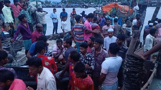 বঙ্গোপসাগরে ৫ ট্রলার ডুবি, নিখোঁজ ৩৮ জেলে