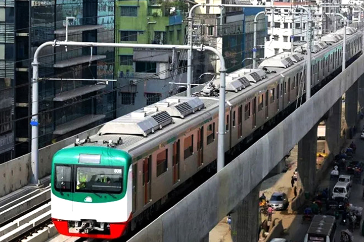 মেট্রোরেলে দুধের শিশুরও ভাড়া গুনতে হবে