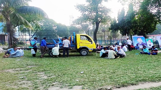 চিড়া-মুড়ি-কম্বল নিয়ে গণসমাবেশে বিএনপির নেতাকর্মীরা