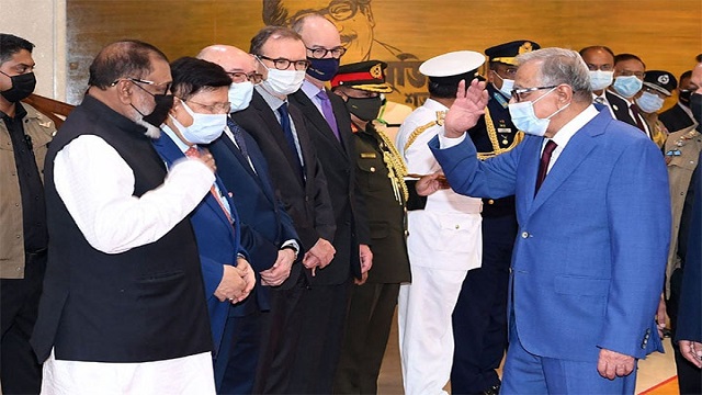 চিকিৎসার উদ্দেশে রাষ্ট্রপতির ঢাকা ত্যাগ