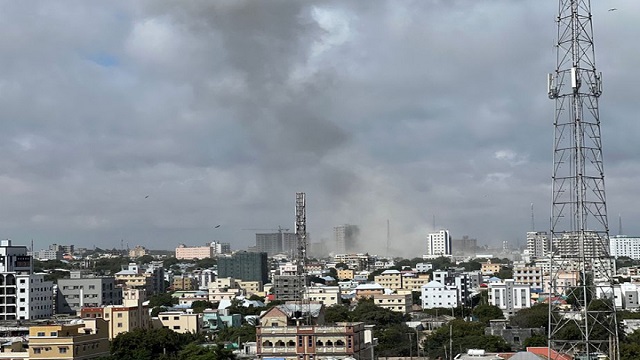 সোমালিয়ায় জোড়া গাড়িবোমা হামলা, নিহত অন্তত ১০০