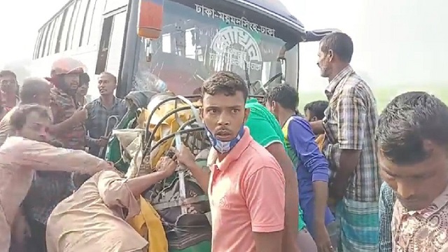 বাস-অটোরিকশার মুখোমুখি সংঘর্ষে নিহত ৩
