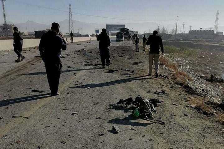 পাকিস্তানে আত্মঘাতী বোমা হামলায় পুলিশসহ নিহত ৩