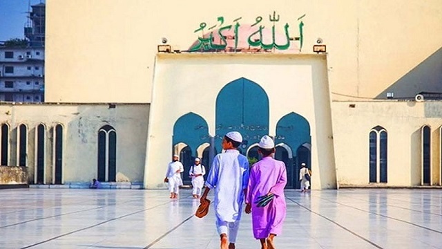 জুমার নামাজে হেঁটে যাওয়ার ফজিলত