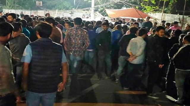 ঢাকা কলেজের কমিটির দাবিতে নিউমার্কেটে ছাত্রলীগের জয়কে অবরুদ্ধ