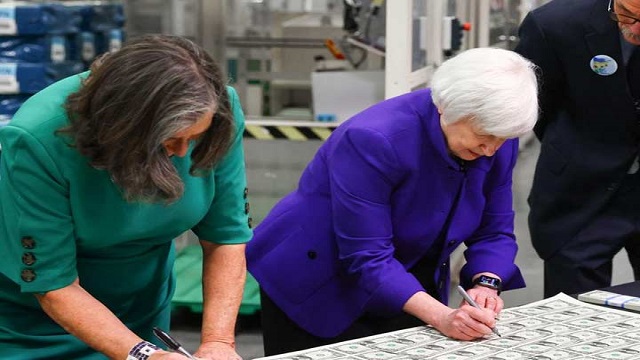 মার্কিন ডলারে থাকবে দুই নারীর স্বাক্ষর