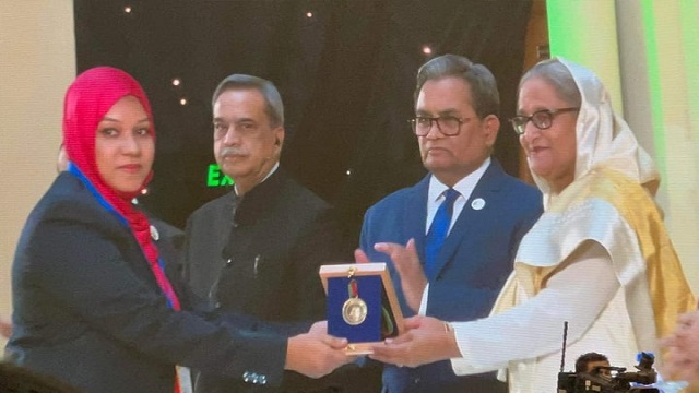 প্রধান বিচারপতি পদক পেলেন ৫ বিচারক