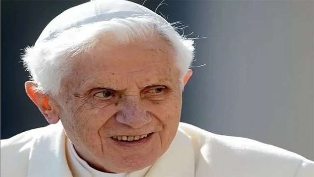 সাবেক পোপ বেনেডিক্ট মারা গেছেন