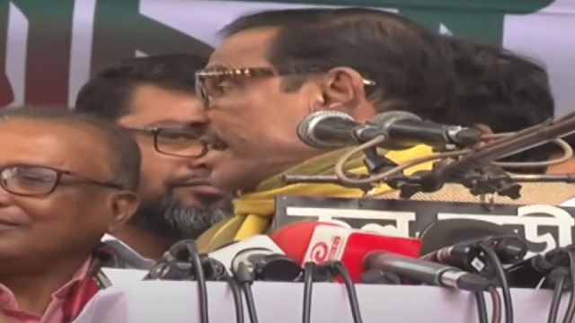 এবার মঞ্চে নেতাদের ভিড় দেখে ক্ষেপলেন কাদের