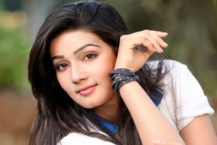 ছাত্রলীগের অনুষ্ঠানে মাহি