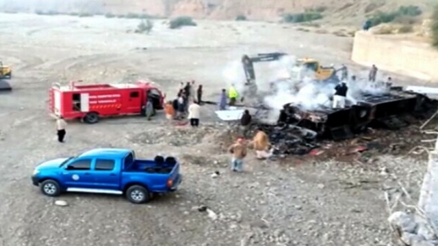 পাকিস্তানে বাস খাদে পড়ে নিহত ৪১