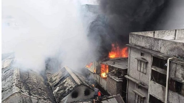 চকবাজারের অগ্নিকাণ্ড নাশকতা নয়: পুলিশ