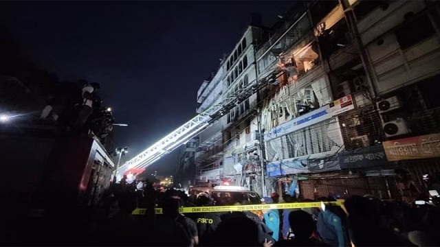 গুলিস্তানে বিস্ফোরণ : লাশের সারি বাড়ছেই, নিহত ১৬