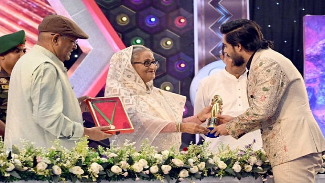 সিয়ামকে আইনজীবী হিসেবে কাজের পরামর্শ প্রধানমন্ত্রীর