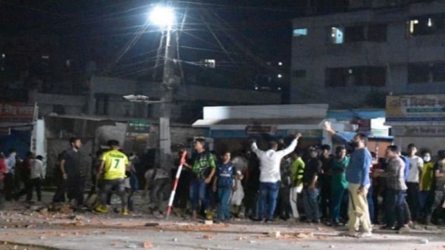 স্থানীয়দের সঙ্গে শিক্ষার্থীদের সংঘর্ষ, রাবি বন্ধ