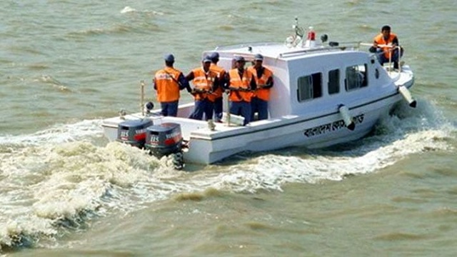 জাটকা ধরার দায়ে ১৭ জেলে গ্রেপ্তার