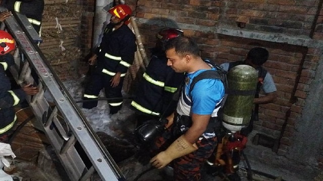 সেপটিক ট্যাংক পরিষ্কার করতে নেমে ৩ শ্রমিক নিহত