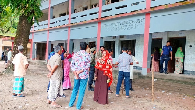 গাইবান্ধা-৫ আসনে উপ-নির্বাচনের ভোটগ্রহণ চলছে