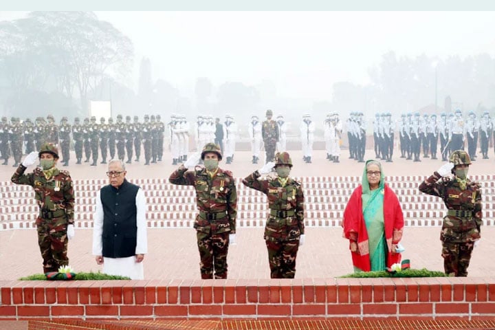 জাতীয় স্মৃতিসৌধে রাষ্ট্রপতি ও প্রধানমন্ত্রীর শ্রদ্ধা