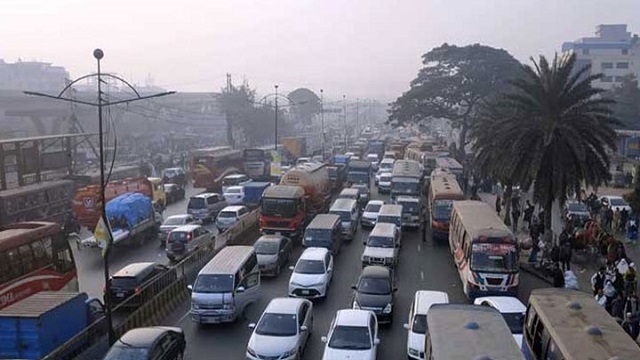 রাজধানীর বিমানবন্দর সড়কে তীব্র যানজট