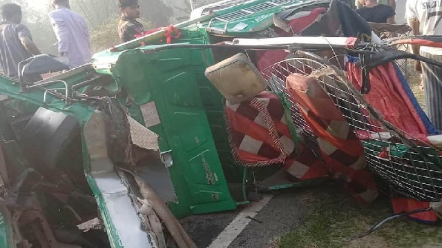ট্রাক-সিএনজি মুখোমুখি সংঘর্ষ, নিহত ৩