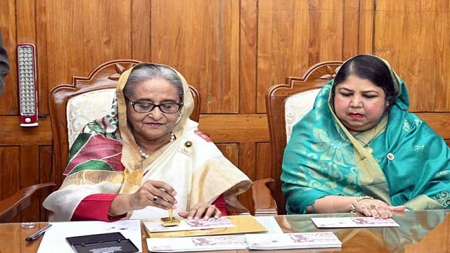 জাতীয় সংসদের সুবর্ণজয়ন্তীতে ডাকটিকিট অবমুক্ত