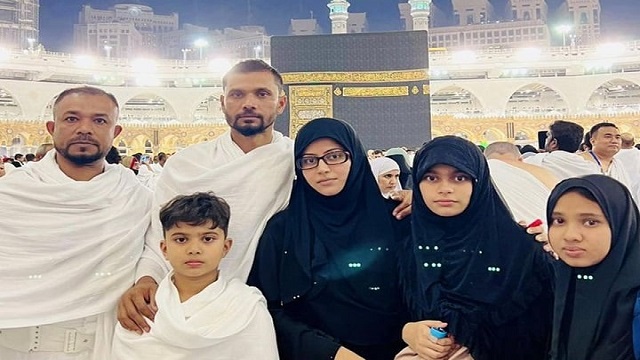 স্ত্রী-সন্তানদের নিয়ে ওমরাহ পালন করলেন মাশরাফী