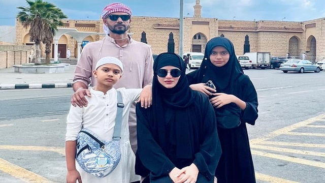 সৌদি আরবে স্ত্রী-সন্তানদের নিয়ে মাশরাফীর ঈদ উদযাপন