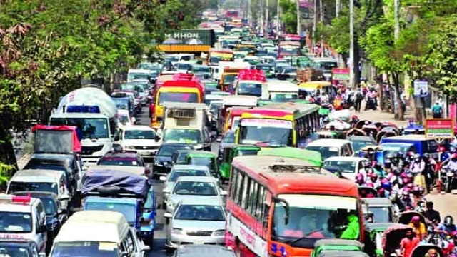 ‘ঢাকার ধারণক্ষমতার ছয় গুণ বেশি যানবাহন’
