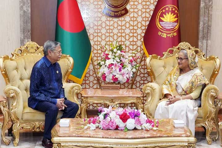 রাষ্ট্রপতির সঙ্গে সৌজন্য সাক্ষাতে বঙ্গভবনে প্রধানমন্ত্রী