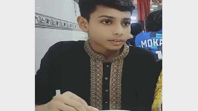 স্কুলছাত্রকে প্রকাশ্যে কুপিয়ে হত্যার ভিডিও ভাইরাল