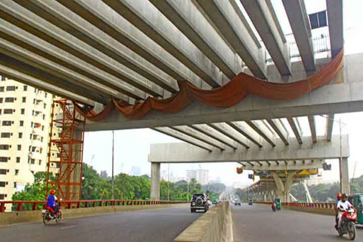 মহাখালীতে উড়াল সড়ক থেকে রড পড়ে শিশুর মৃত্যু