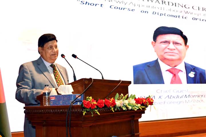 প্রবাসীদের সর্বোত্তম সেবা দিতে হবে : পররাষ্ট্রমন্ত্রী