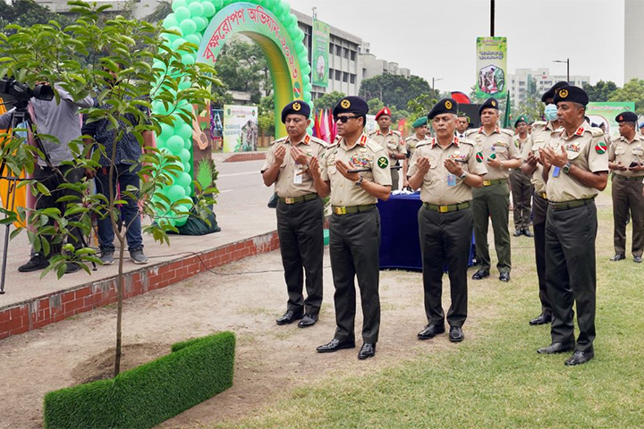 বৃক্ষরোপণ কর্মসূচি উদ্বোধন করলেন সেনাপ্রধান