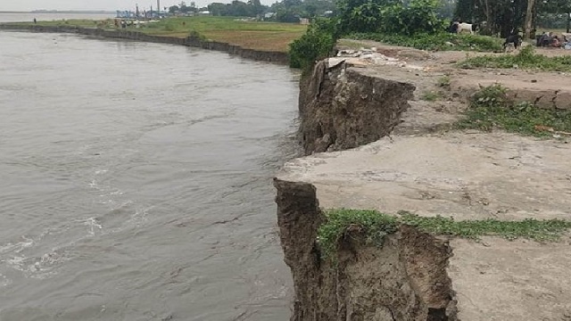 যমুনা নদীর পানি বৃদ্ধি, বিলীন হচ্ছে বাড়িঘর