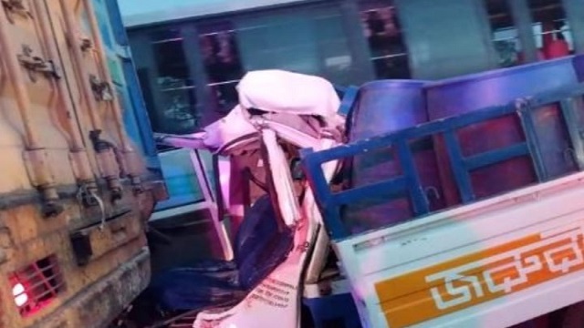 এক্সপ্রেসওয়েতে দুর্ঘটনায় পুলিশ সদস্যসহ নিহত ৩