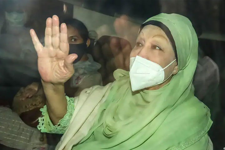 খালেদা জিয়ার সঙ্গে বিএনপি নেতাদের শুভেচ্ছা বিনিময়