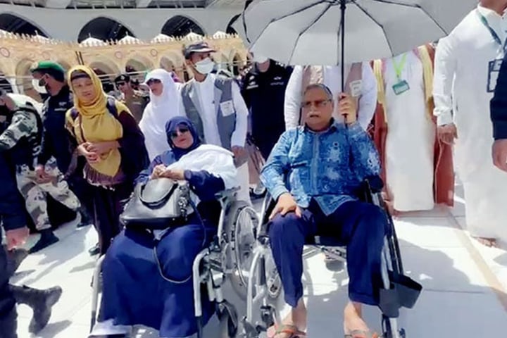 হজের আনুষ্ঠানিকতা শেষে মদিনা গেলেন রাষ্ট্রপতি