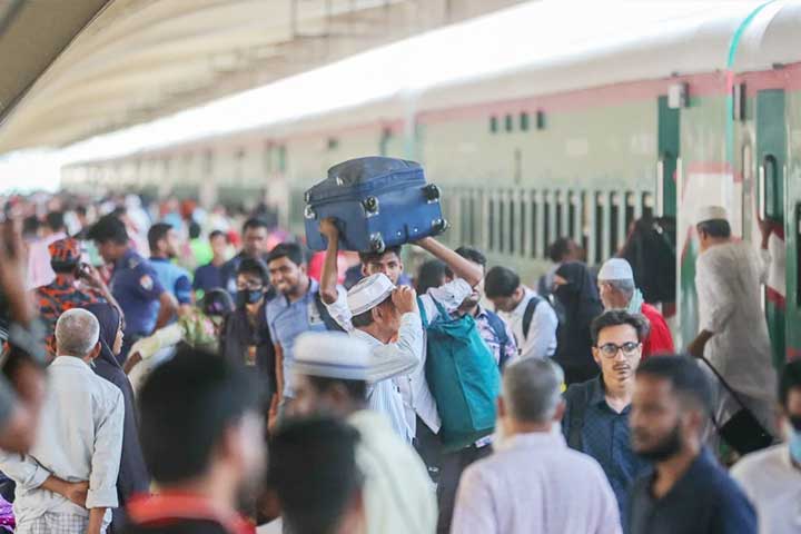 ৫ দিনে ঢাকা ছেড়েছেন ৯৯ লাখ ৪৭ হাজার সিম ব্যবহারকারী