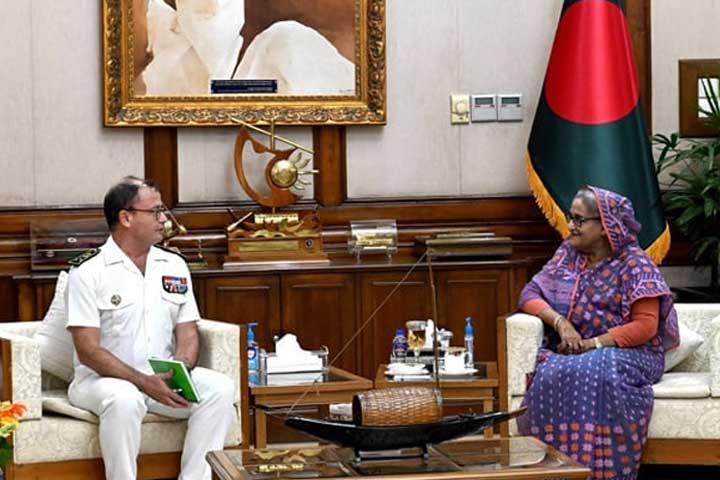 প্রধানমন্ত্রীর সঙ্গে ফরাসি বাহিনীর জয়েন্ট কমান্ডারের সাক্ষাৎ