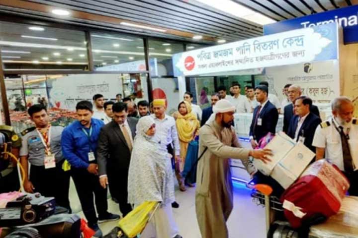 হজের ফিরতি ফ্লাইটে দেশে ফিরলেন আরও ৪১৯ হাজি
