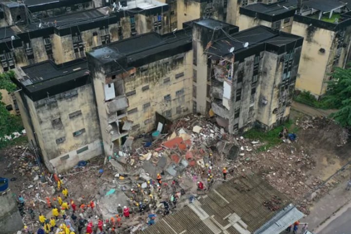 ব্রাজিলে ভবন ধসে নিহত ৮