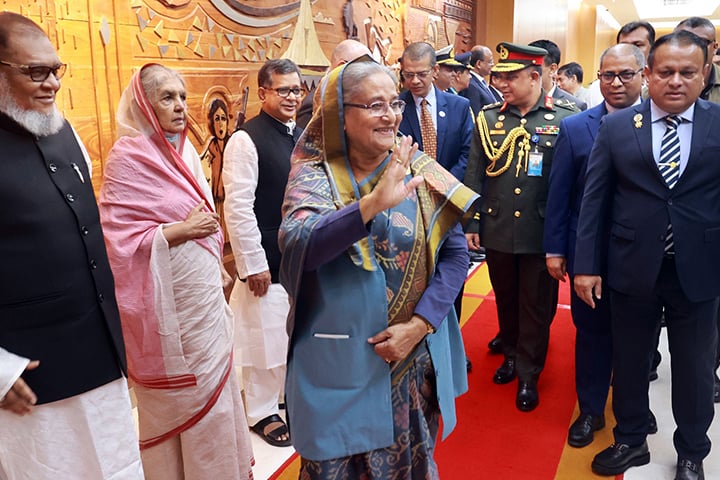 ইতালির পথে প্রধানমন্ত্রী