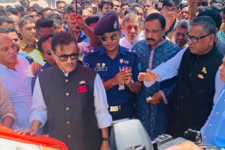 বসুরহাটে সৌরবিদ্যুৎ প্রকল্প উদ্বোধন করলেন সেতুমন্ত্রী