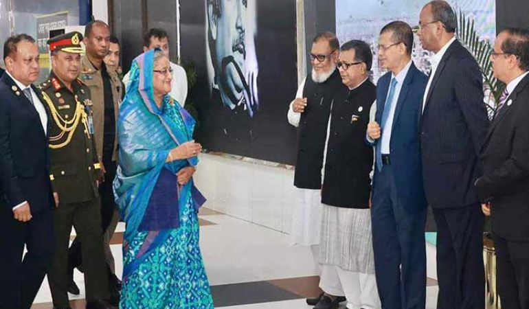 ইতালি থেকে দেশে ফিরেছেন প্রধানমন্ত্রী