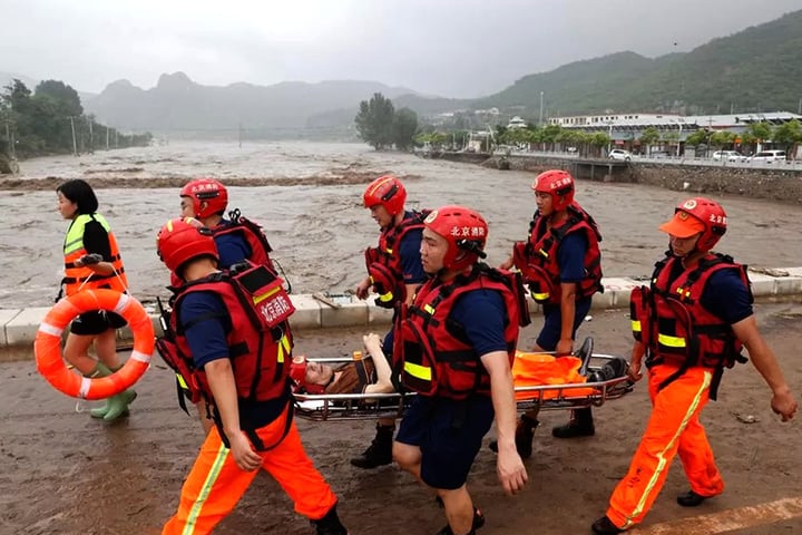 চীনে বন্যা-ভূমিধসে নিহত ১০, নিখোঁজ ১৮