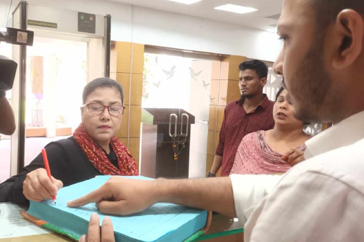 এবার দুদকের কাঠগড়ায় বাফুফের নারী ফুটবলের প্রধান কিরণ