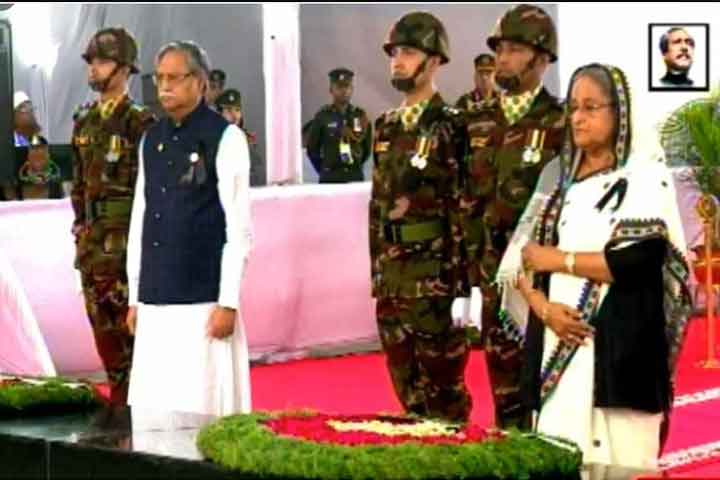 বঙ্গবন্ধুর প্রতিকৃতিতে রাষ্ট্রপতি ও প্রধানমন্ত্রীর শ্রদ্ধা