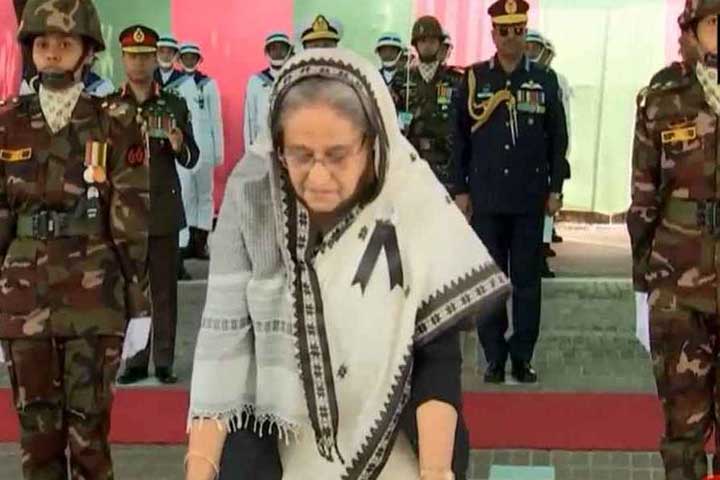 বঙ্গবন্ধুর সমাধিতে প্রধানমন্ত্রীর শ্রদ্ধা
