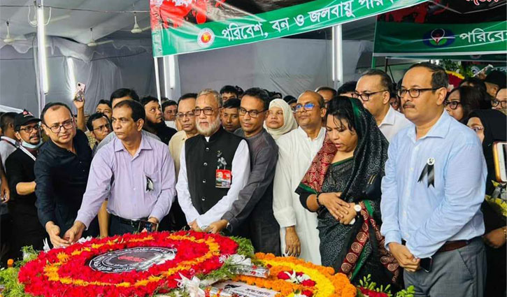 বঙ্গবন্ধুর প্রতিকৃতিতে পরিবেশমন্ত্রীর শ্রদ্ধা
